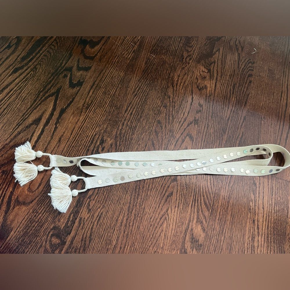Aerie tie belt